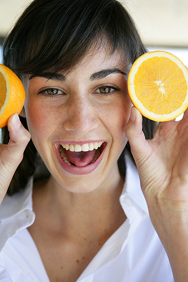 Frutas cítricas ajudam no emagrecimento da mulher